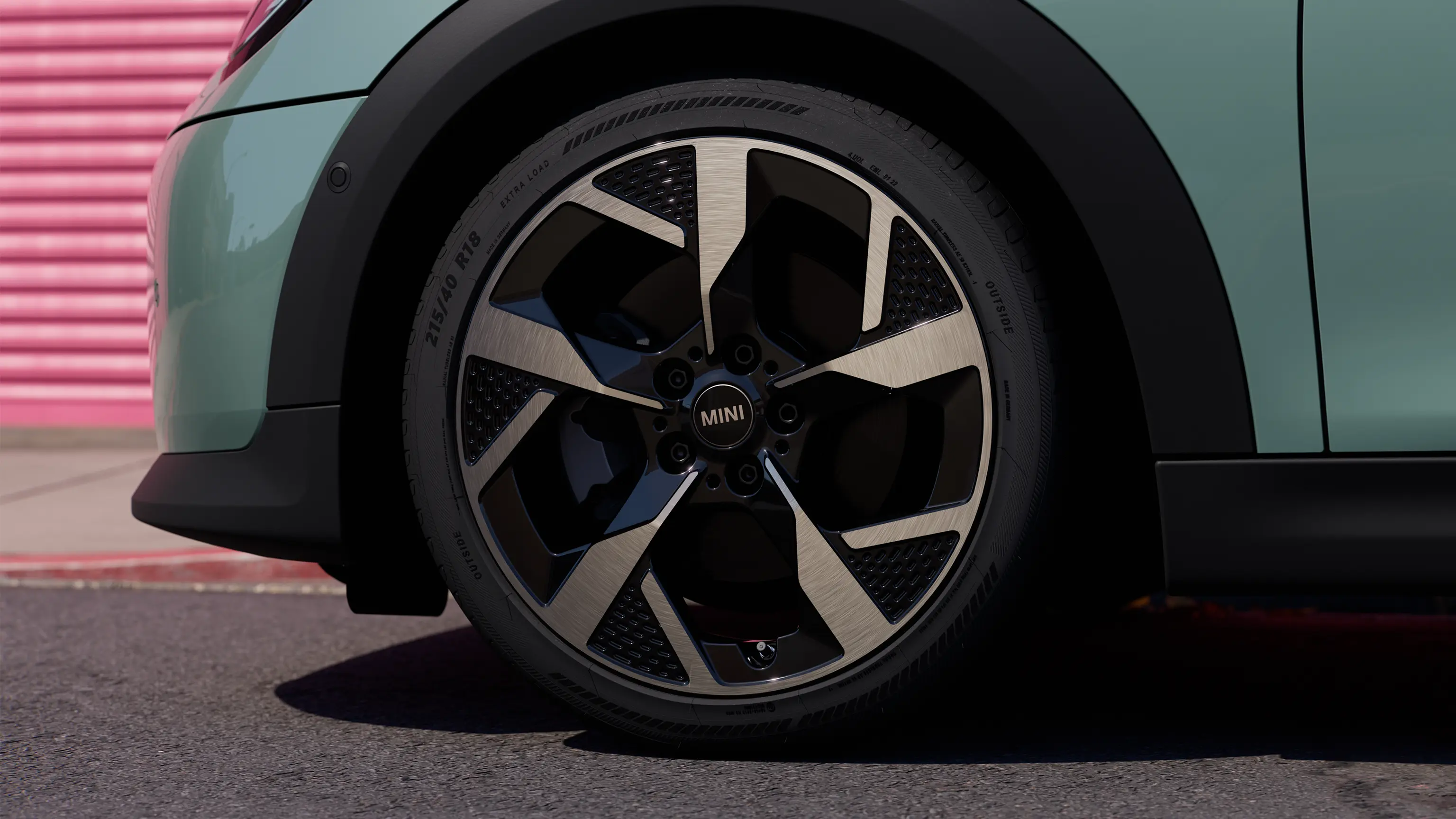 Vídeo de um Aro Slide Spoke giratório do MINI Cooper