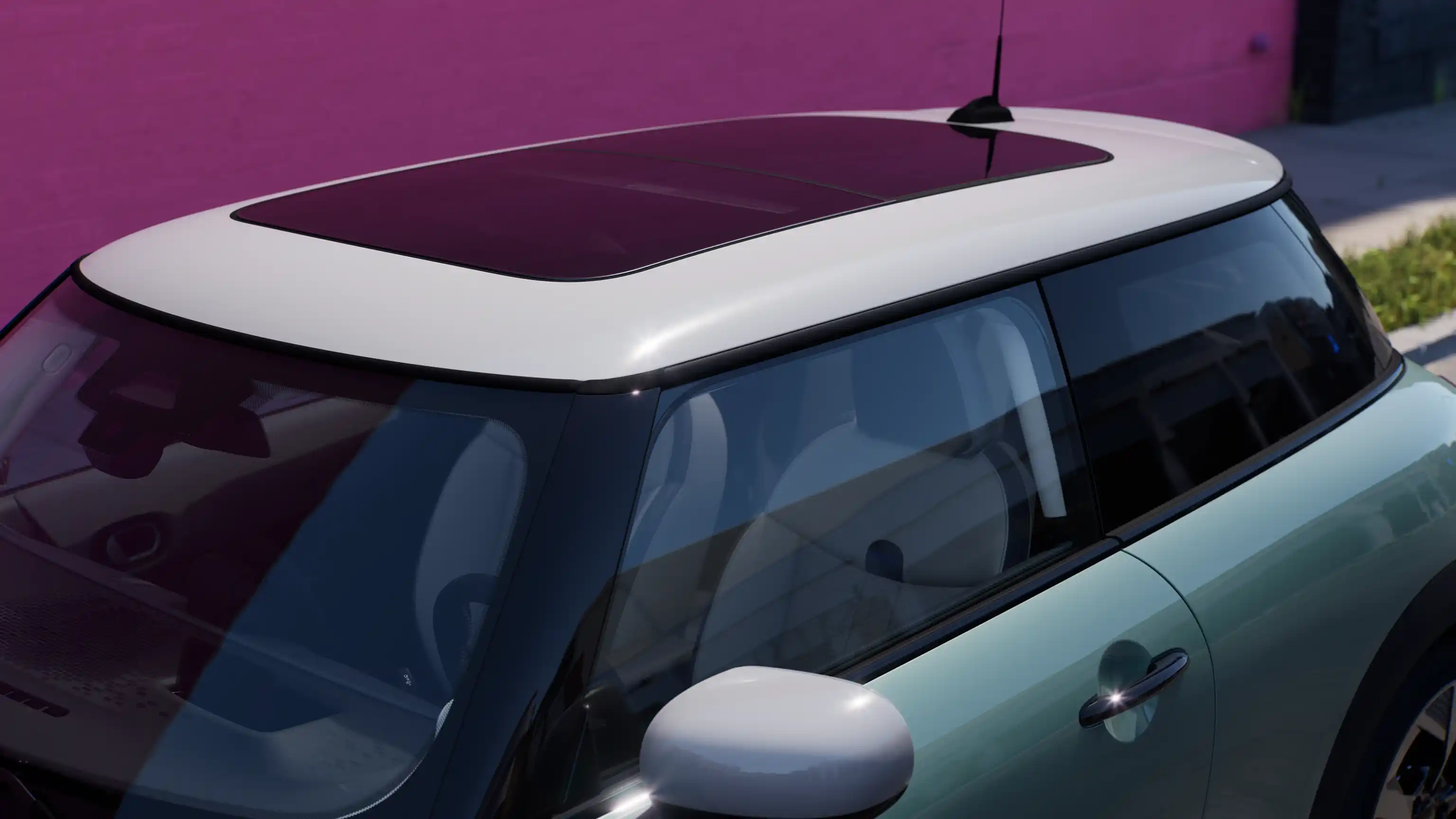 Vista de cima do MINI Cooper em Ocean Wave Green, com tejadilho contrastante e grande tejadilho de vidro