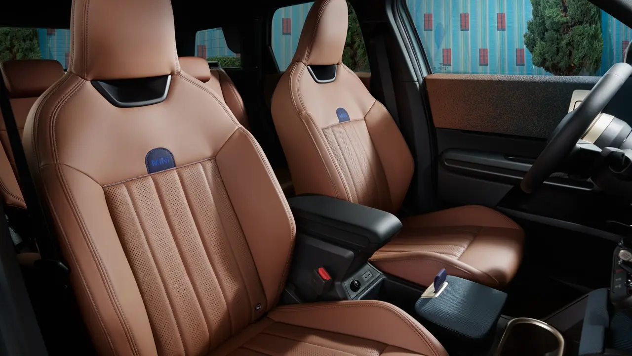 MINI Countryman - interior - bancos dianteiros castanhos