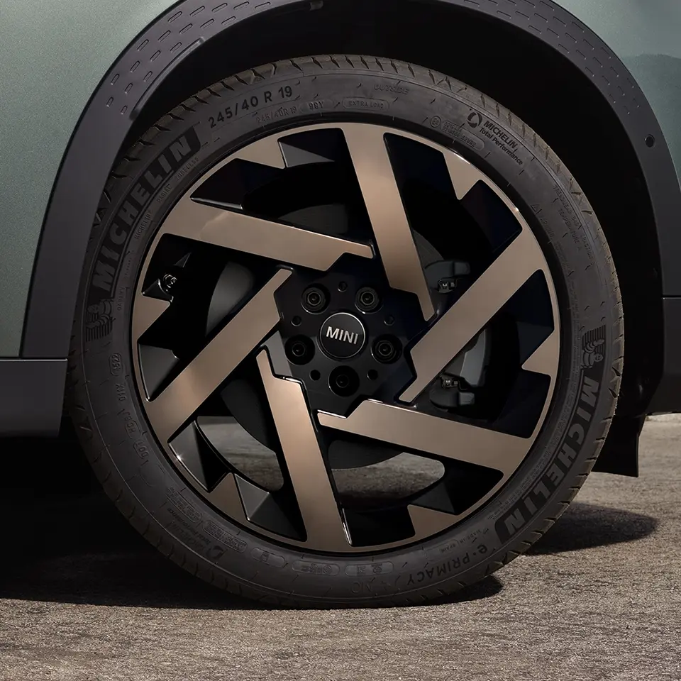 Vista lateral do Aro Kaleido Spoke do MINI Countryman