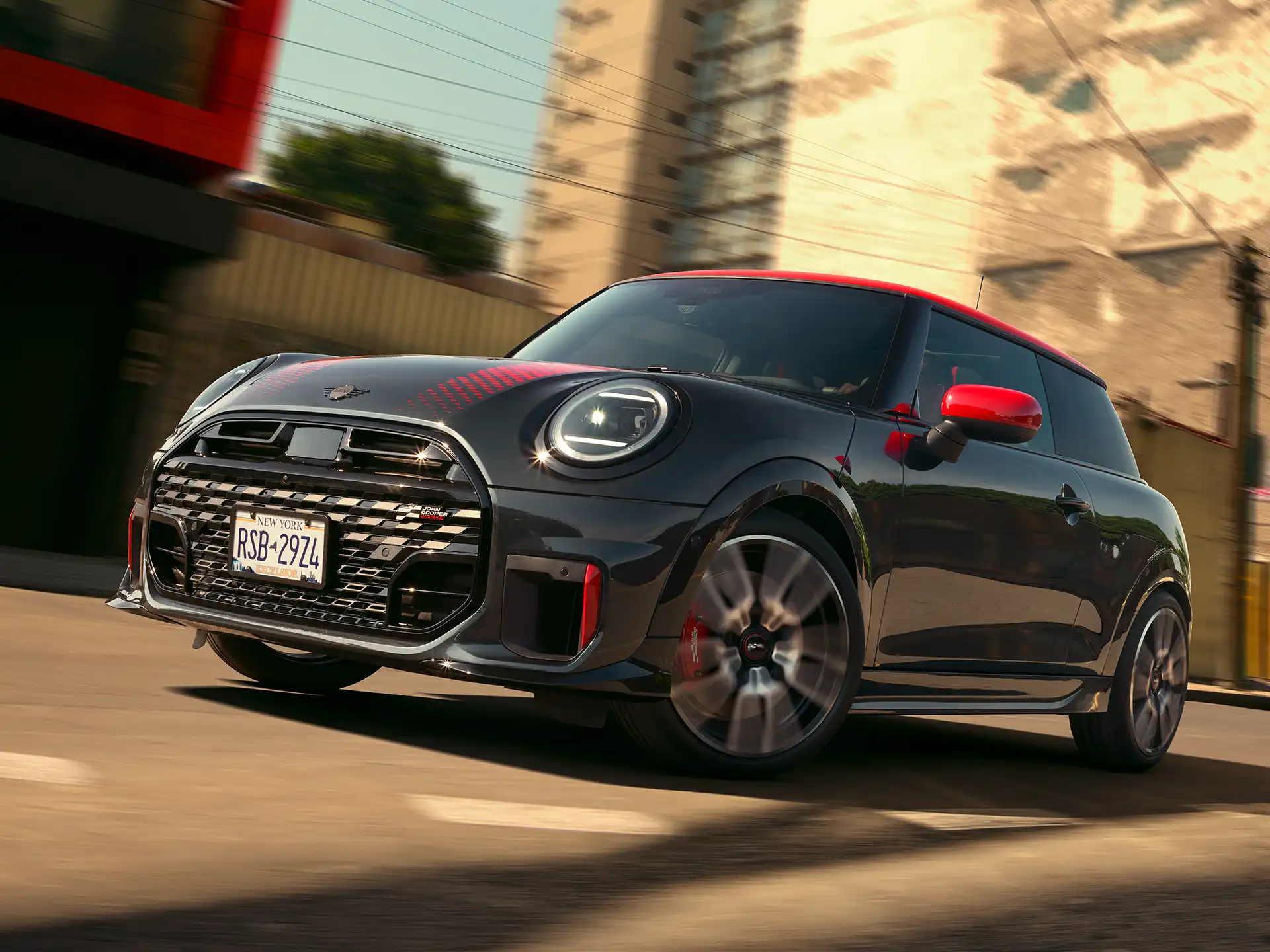 MINI John Cooper Works - F66 Vista lateral JCW