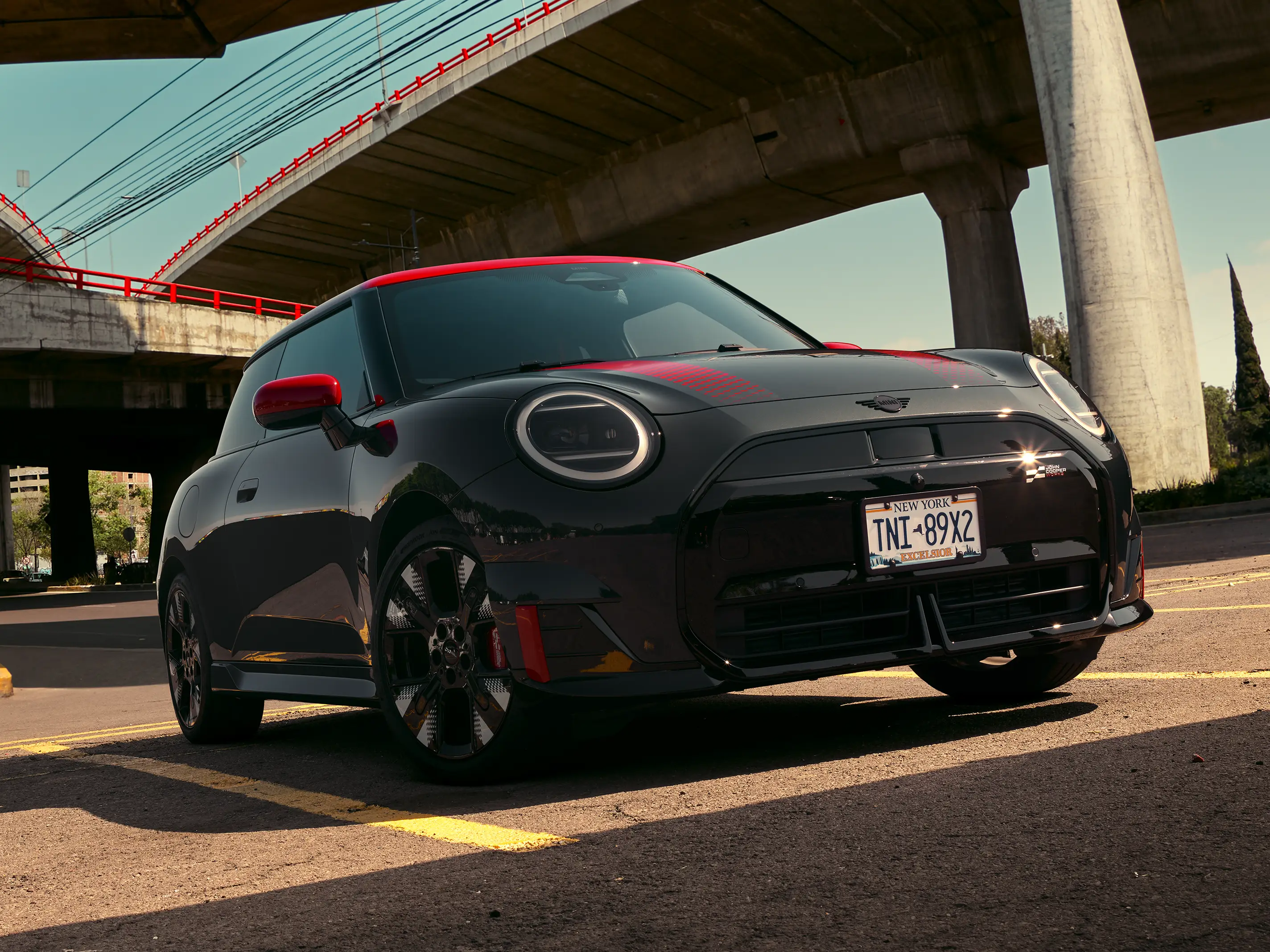 MINI John Cooper Works - J01 Vista lateral JCW