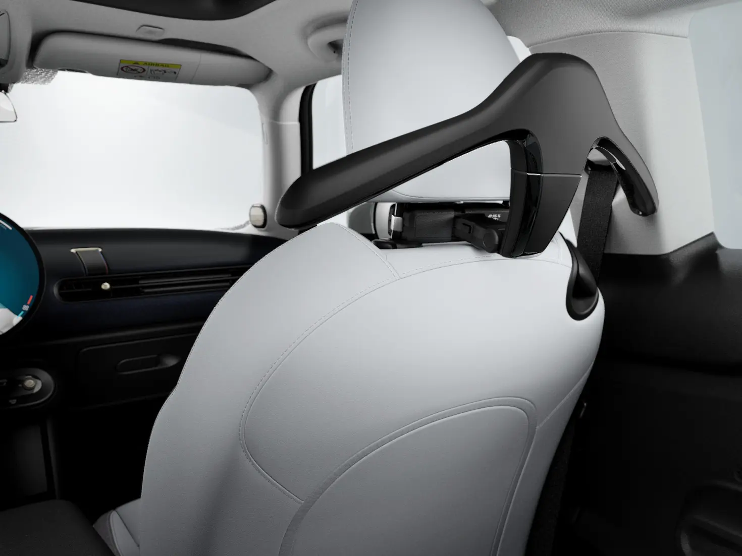 Cabide MINI no interior do veículo como parte integrante do sistema Travel & Comfort MINI.
