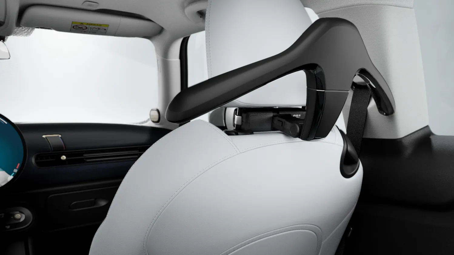 Cabide MINI no interior do veículo como parte integrante do sistema Travel & Comfort MINI.