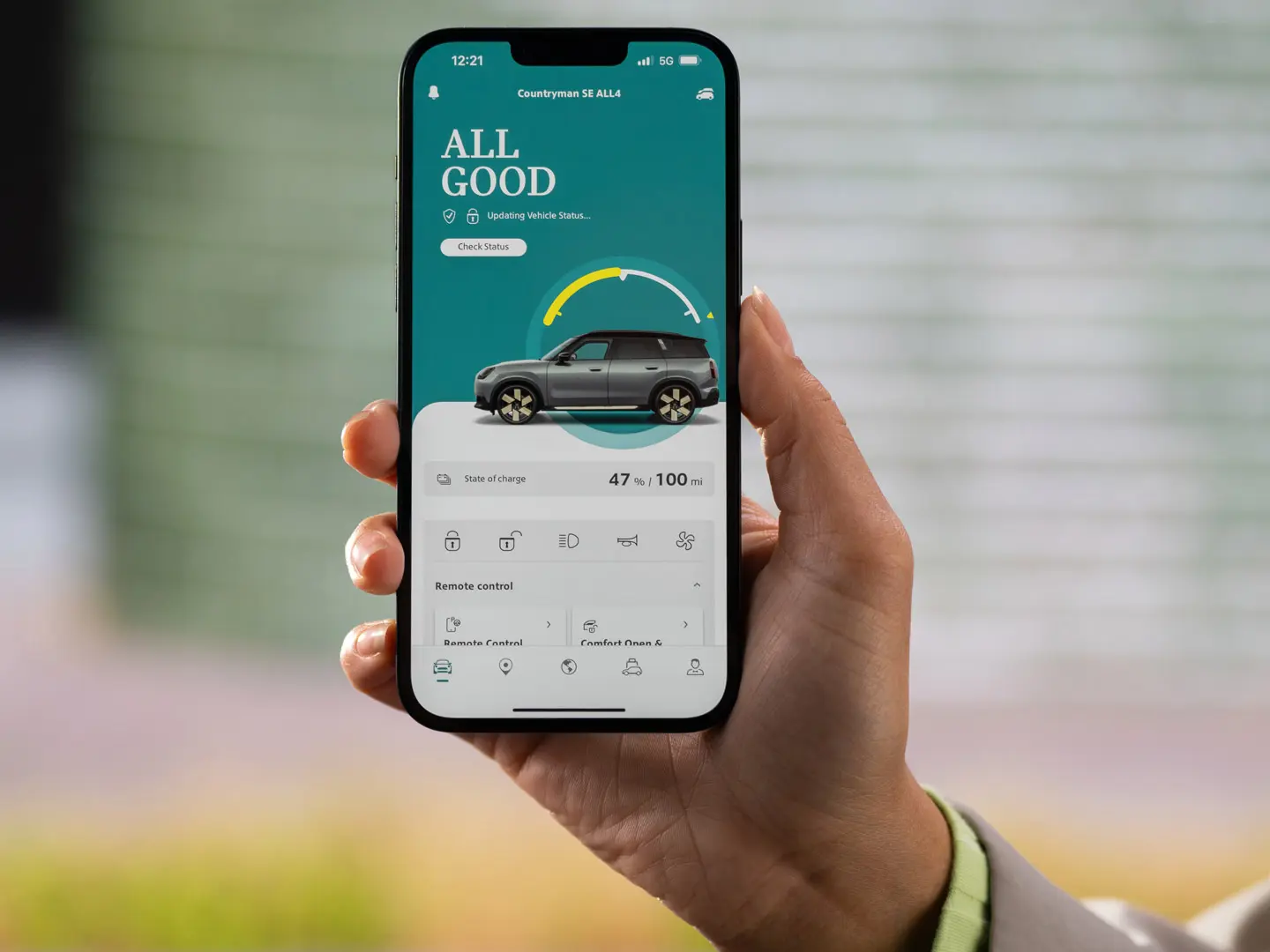 Remote Services na MINI App a mostrar o estado atual da carga e a autonomia restante estimada. 