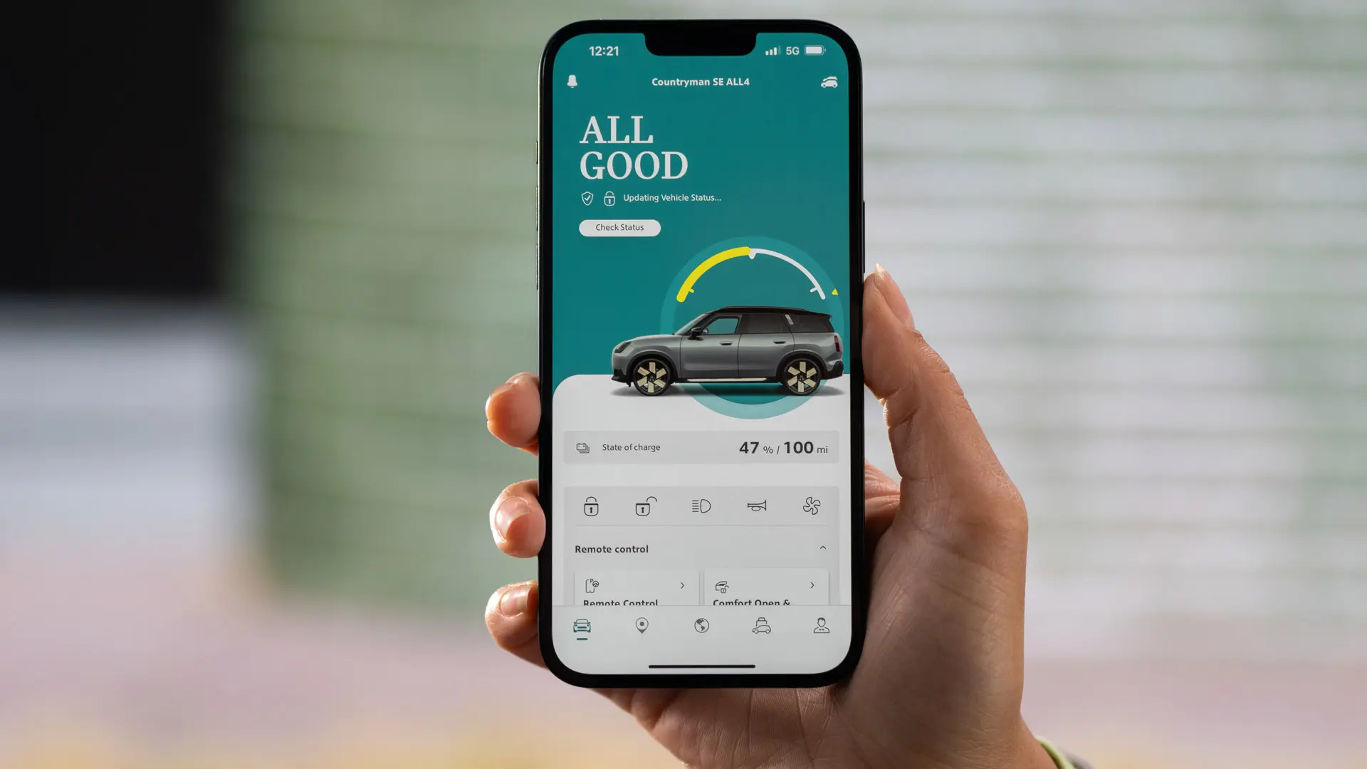 Remote Services na MINI App a mostrar o estado atual da carga e a autonomia restante estimada. 
