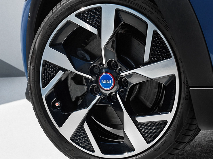 Vista detalhada das jantes do MINI Cooper Oxford Edition.