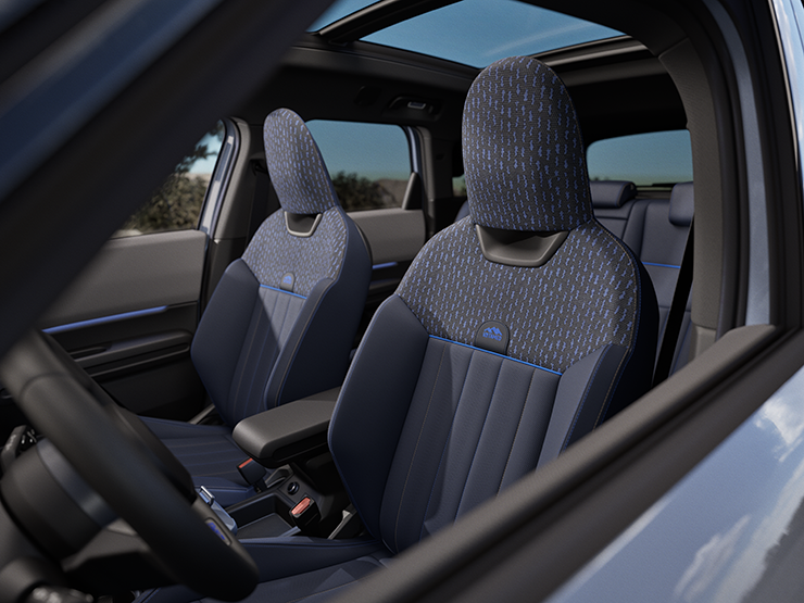Imagem do interior do MINI Countryman Untamed Edition, mostrando os bancos.