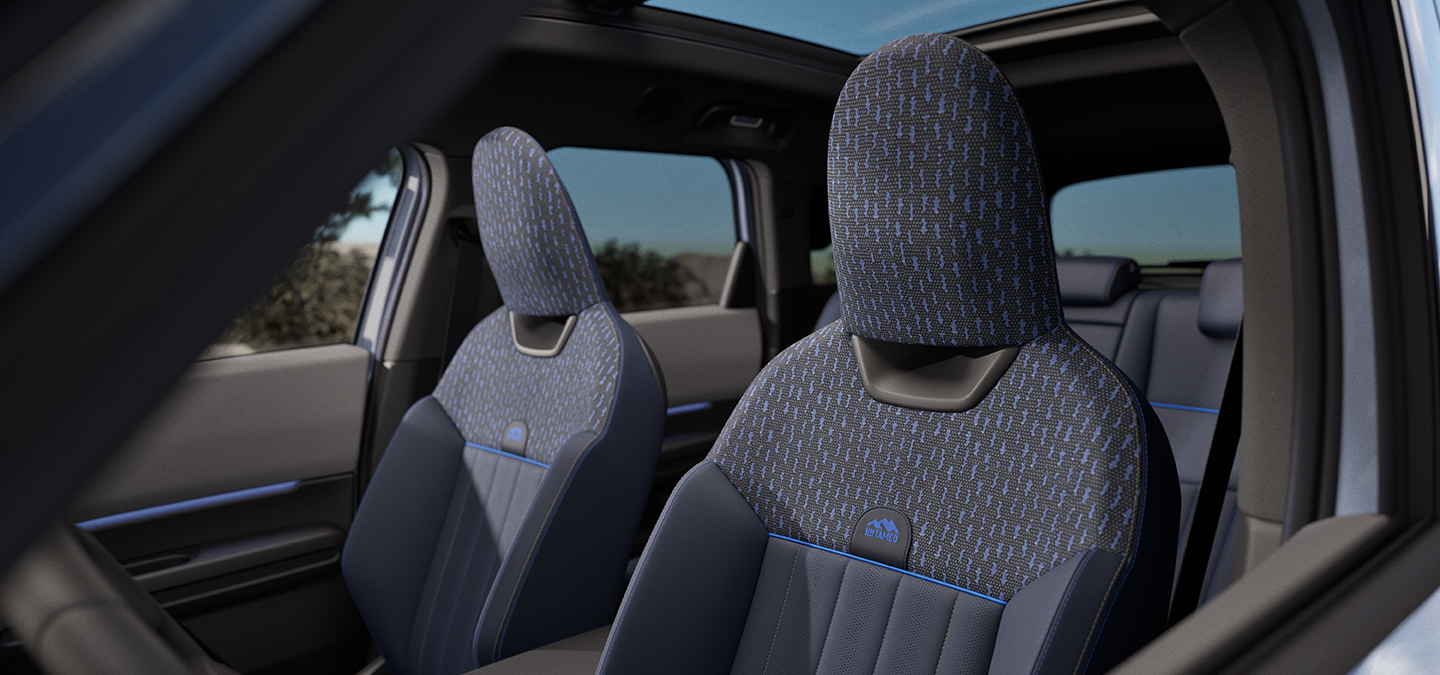 Imagem do interior do MINI Countryman Untamed Edition, mostrando os bancos.
