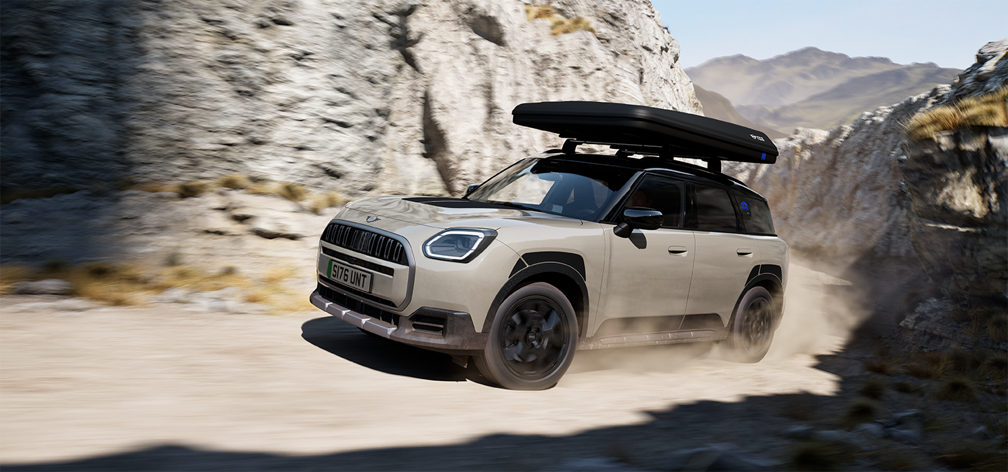 Imagem frontal do MINI Countryman Untamed Edition em movimento.