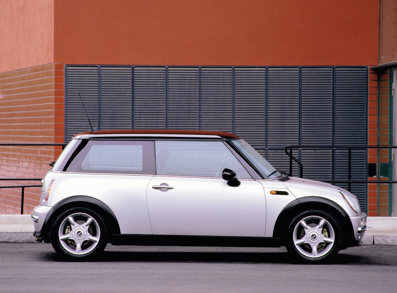 25 anos do MINI moderno. História, evolução e futuro da MINI.