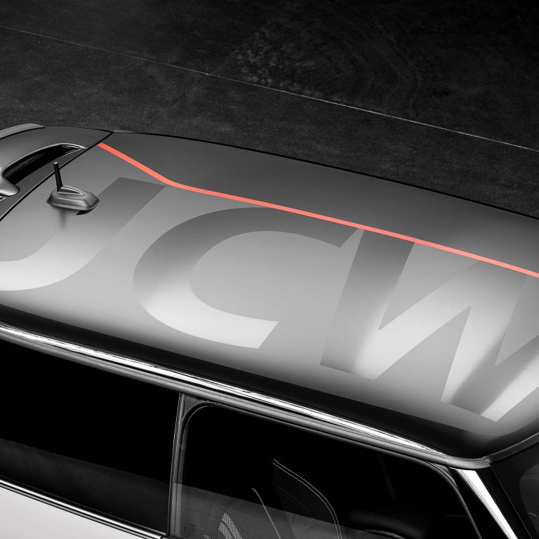 MINI John Cooper Works – silver e preto – decoração de tejadilho