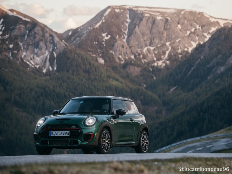 MINI John Cooper Works 3 Portas – verde e preto – fotografia @lucatribondeau96