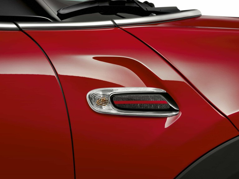 MINI John Cooper Works – vermelho e preto –Side Scuttles em fibra de carbono costurada
