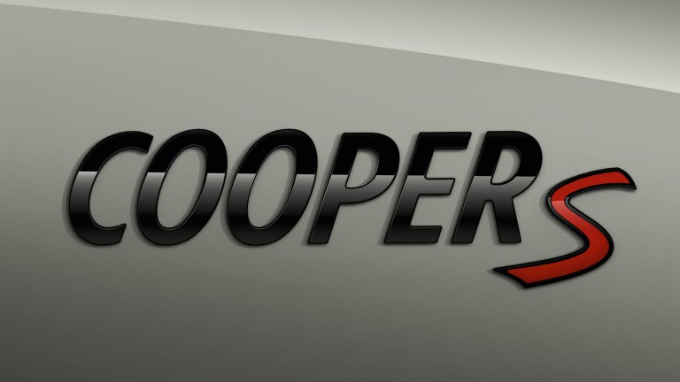 MINI Cooper S – designação logótipo – Piano Black e vermelho