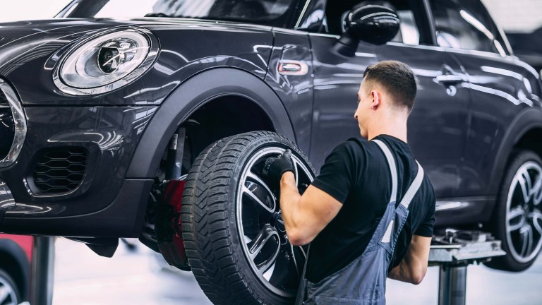 Jantes e pneus MINI – serviço de mudança de pneu