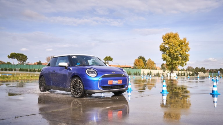 Experimenta o novo MINI Cooper Elétrico - MINI Weekend