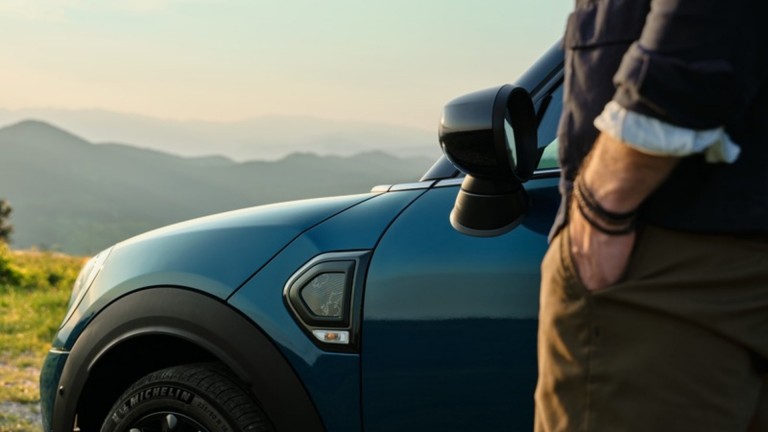 MINI Countryman PHEV – piano black – realces de design exterior