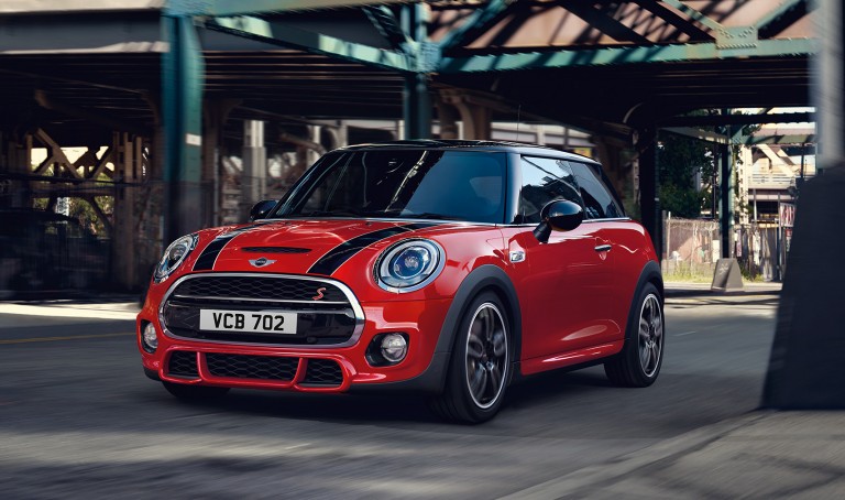 MINI na estrada.