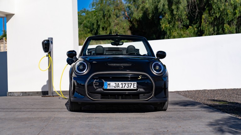 MINI Cabrio 100% elétrico - vista frontal