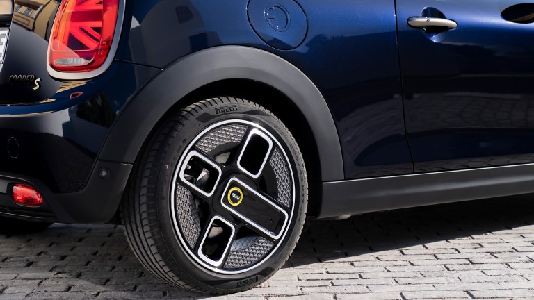 MINI Cabrio 100% elétrico - electric spoke