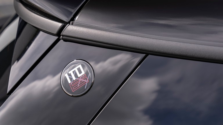 MINI JCW 1to6 Edition - Emblema vidro traseiro