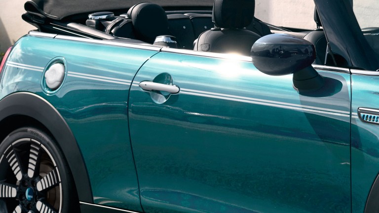 Detalhe da parte lateral do MINI Cabrio Seaside Edition