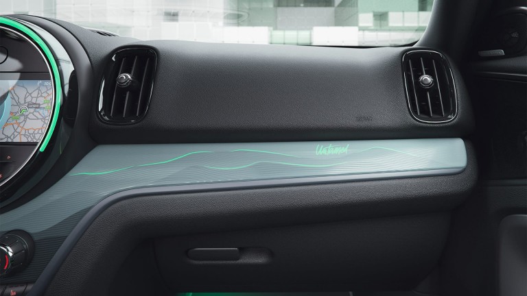 MINI Countryman Untamed Edition –  MINI Countryman Híbrido Plug-In Untamed Edition – faixa de cockpit