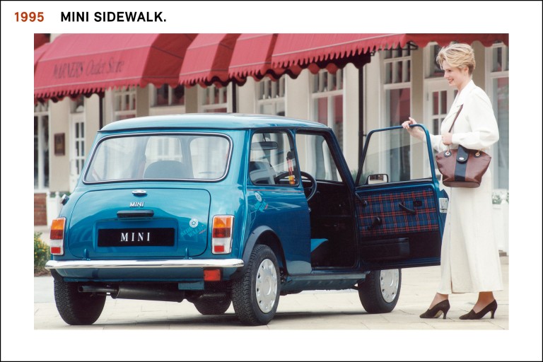 MINI Sidewalk, de 1995, na cor Kingfisher Blue. 
