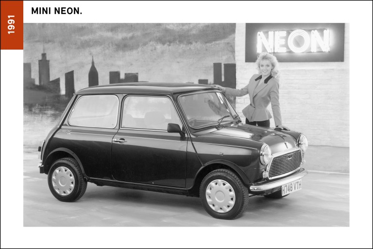MINI Neon, de 1991, com a brilhante cor exterior Nordic Blue.