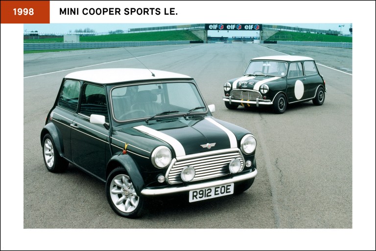 2 MINI Cooper Sports LE, de 1998, na cor preto e na cor Brooklands Green.