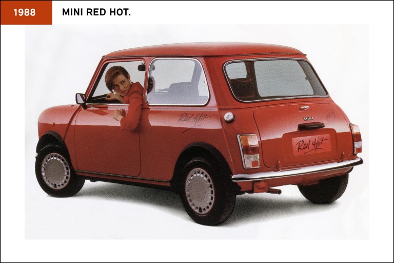 O MINI Red Hot de 1988, de cor vermelha.