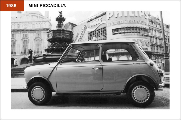 MINI Piccadilly de 1986, com a cor exterior brilhante Cashmere Gold.