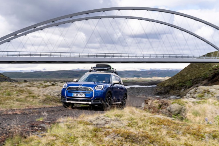 MINI Countryman SE ALL4 na Islândia.