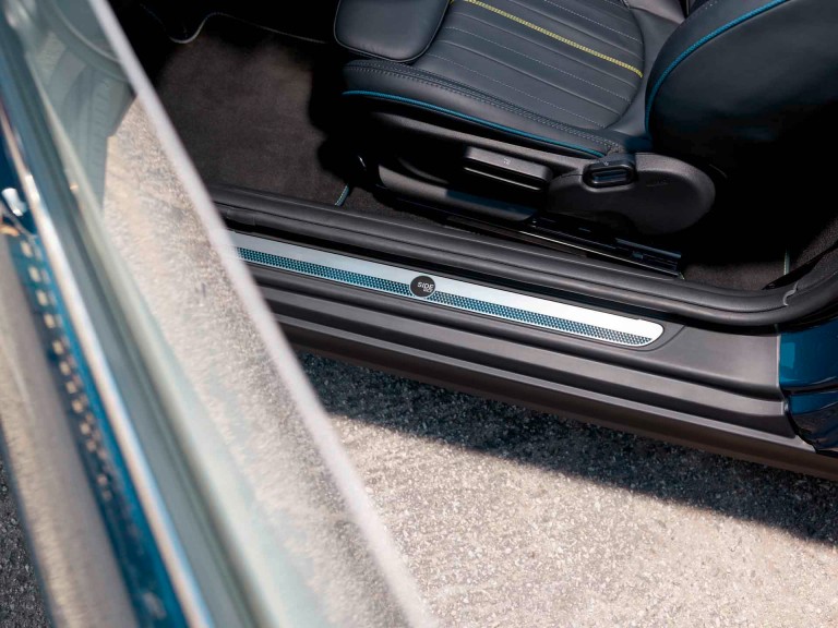 MINI Cabrio Sidewalk Edition - soleiras das portas