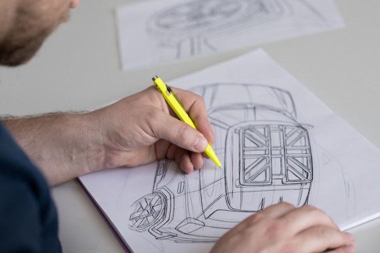 But the designers did not only work on the MINI Concept Aceman at the computer. Handiwork was also required. 