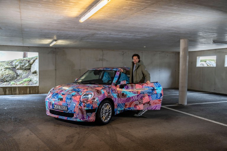 Oliver Heilmer, Chefe de Design da MINI, e o novo MINI Electric.