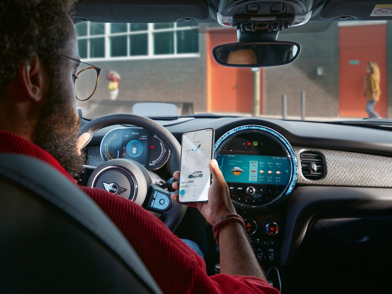 MINI Cooper SE 3 Portas – tecnologia de cockpit – habitáculo