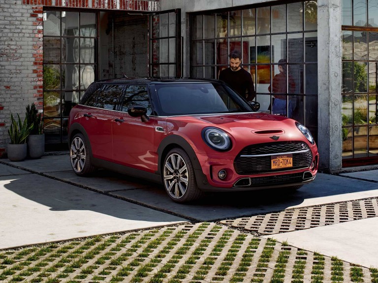 MINI Clubman – vermelho e preto – seis portas