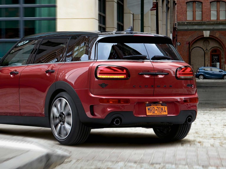MINI Clubman – vermelho e preto – luzes traseiras LED no design Union Jack
