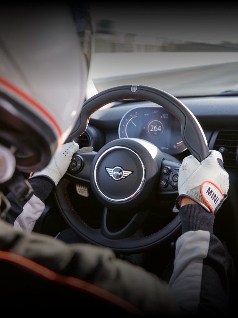 MINI John Cooper Works GP – volante – cockpit