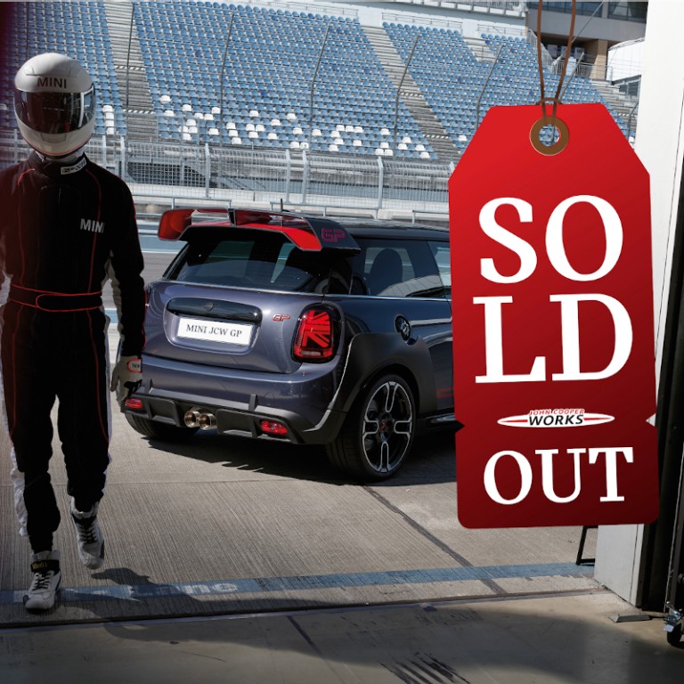 MINI John Cooper Works GP – cinza e vermelho – vista lateral