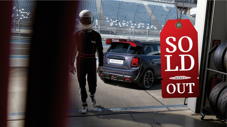 MINI John Cooper Works GP – cinza e vermelho – vista lateral