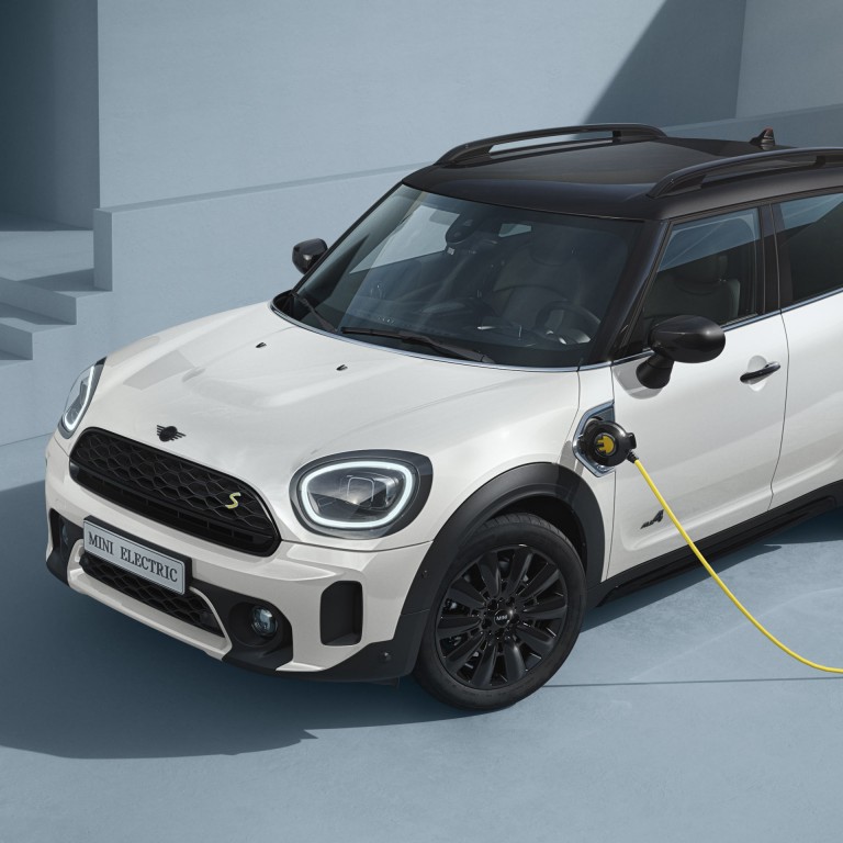MINI Countryman Híbrido – vista lateral – silver e amarelo